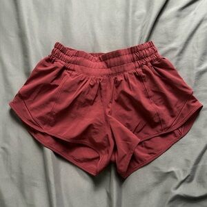 Lululemon Low Rise Hotty Hots 2.5” - Mulled Wine